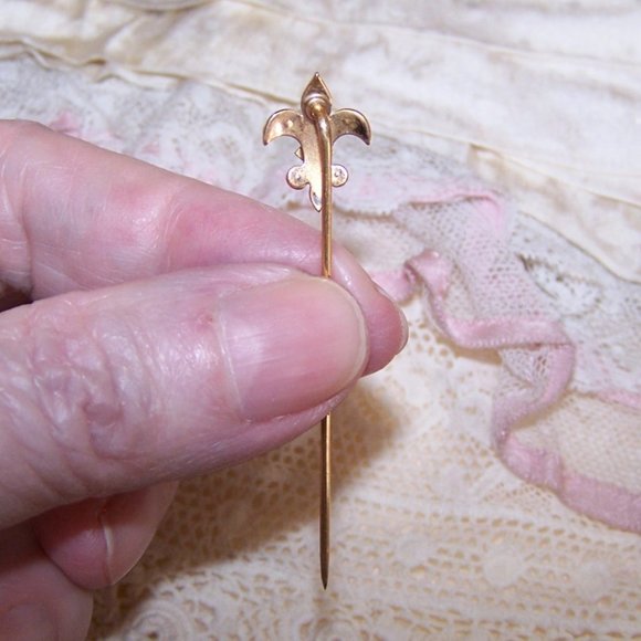 Antique Edwardian 10K Gold Natural Pearl Stick Pin - French Fleur de Lis - Picture 6 of 6